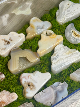 Druzy White Agate Cloud Carving Intuitive Pick