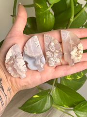 Flower Agate Leaf Carving Intuitive Pick